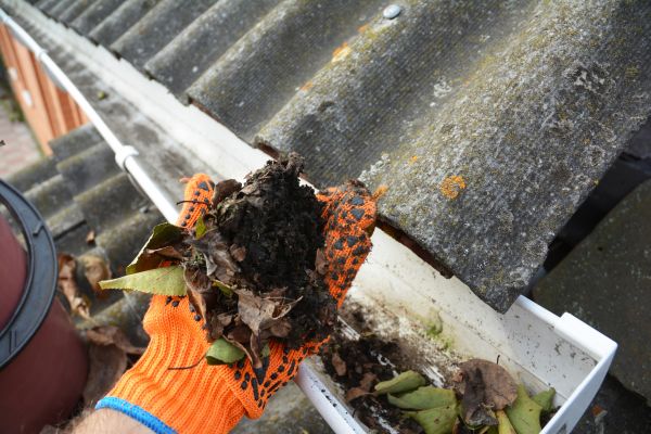 Seamless Gutter Cleaning in Oklahoma City